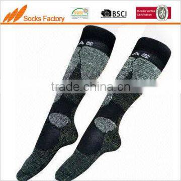 Functional super warm wool ski socks with selective terry