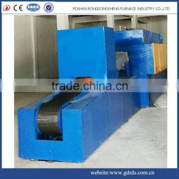 Continuous sintering heat treatment machine for metal