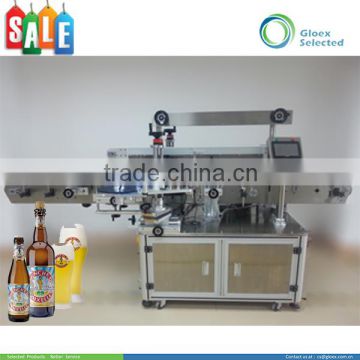 Automatic labeling machine for plastic bottles