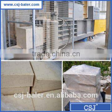 CE,ISO certificate wood pallet self-powered square hay press machine