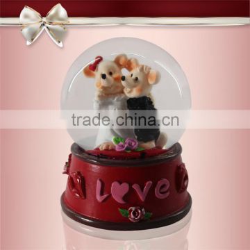 Polyresin Wedding snow globe