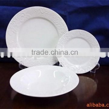 2015 new design 18pcs embossed porcelain dinner set