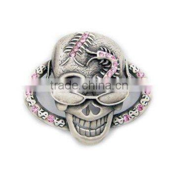 female skull wearing sunglass belt buckle with rosa rhinestone ha02-30