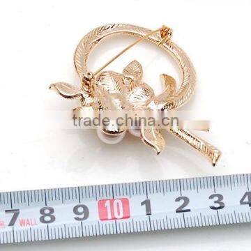Beautiful Wedding Cheap Wholesale Imitation Pearl Rhinestone Brooch for Women photo-2