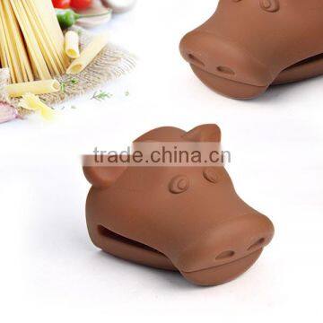 Cute Cow Shaped Silicone Heat Resistant Gloves