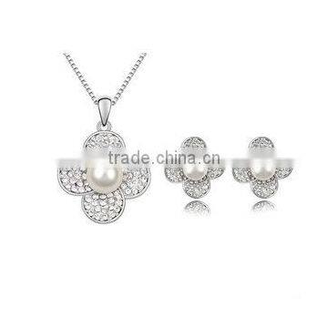 Fashionable flower shape necklace earring pearl jewelry set