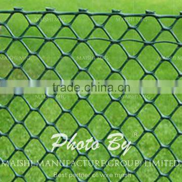 Plastic mesh fence