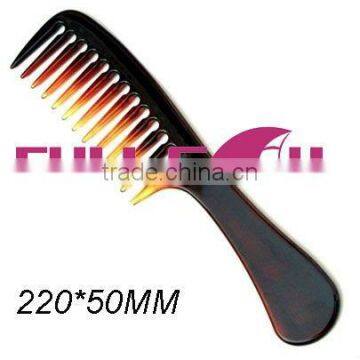 Wide teeth comb