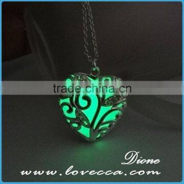 Fashionable Luminous Necklace Glow In Dark Hollow Heart Pendant Necklace photo-5