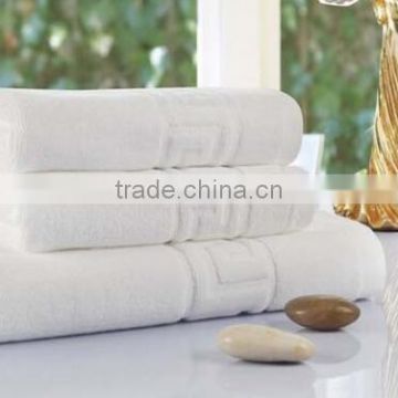 Factory price low price white hotel towel sets jacquard embroiedery