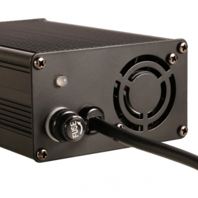 High Efficiency Power Battery Charger With Low Temperature and High Temperature Protection