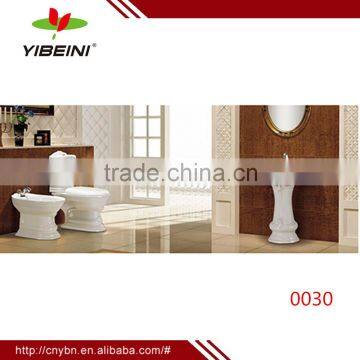 0030 Modern bathroom suite with toilet and bidet