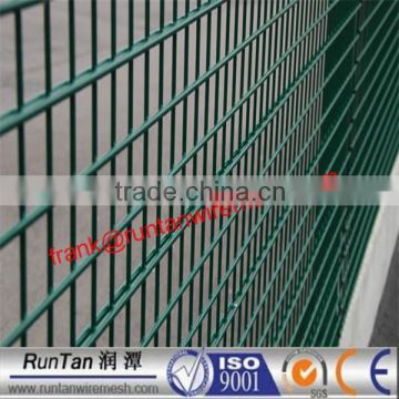 Hot dipped galvanized and powder coated double wire fence