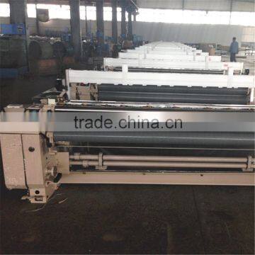 Automatic shuttleless weaving machine