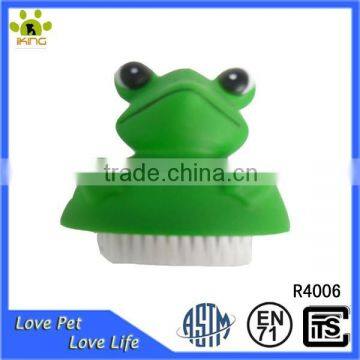 Cheap pet rubber frog shape clean brush