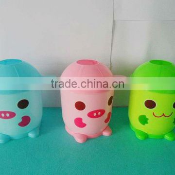 Animal shape table plastic dust bin with hat