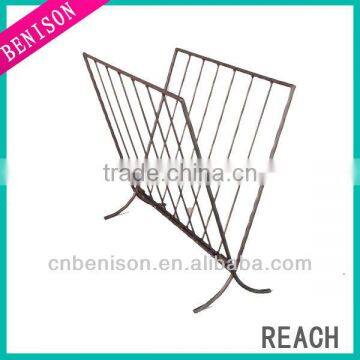 Metal wire magazine rack for home ornament