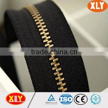 Shenzhen China xinlongyao zipper factory produce long chain metal zipper rolls