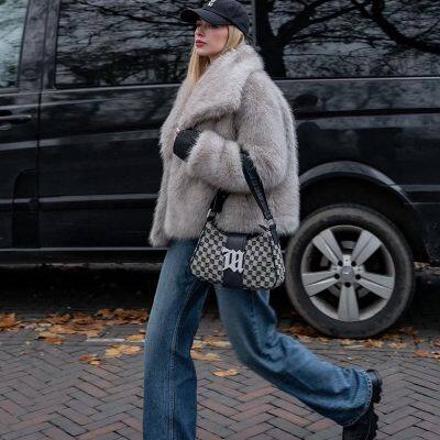 2025 Women's Fashionable Solid Color Lapel Faux Fur Jacket for Elegant Winter Outfits