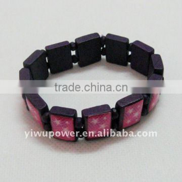 Elasticated wood bracelet