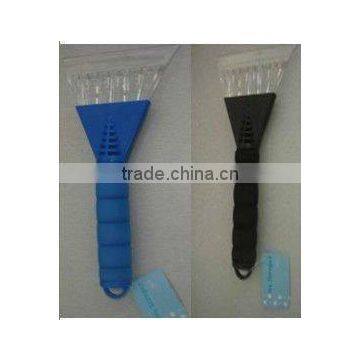 PLASTIC WINDOW ICE SCRAPER