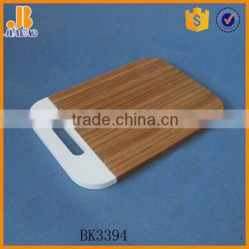 Bamboo rounded rectangle cutting board with handle