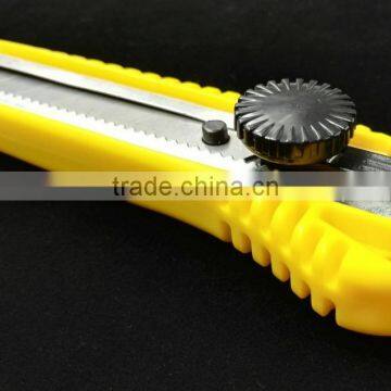 Utility Cutter With a Screw photo-3