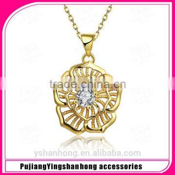 Fashion is hollow-out decorative pattern diamond pendant necklace