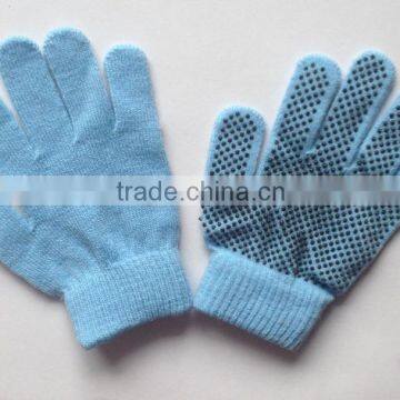 Ladies Camo Knitted Gripper Glove With Dots photo-3