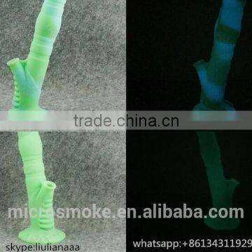 New arrival glow in the dark silicone glass water pipe glass pipes smoking bubbler pipe with slides and bowl
