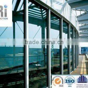 Solid glass wall with technical and installation support