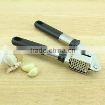 Practical Utensil Black Color Handle Garlic Ginger Crusher