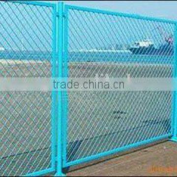 Low carbon steel wire fence for protection