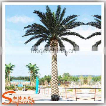 Artificial palm treel and landscaping golden palm tree resort promotion