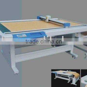 Digital control footwear cutting machine