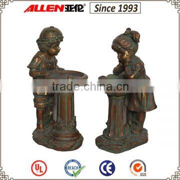 Unique design bronze rustic 22.8*15.5*41.7 boy and girl couple sculpture polyresin bird feeder