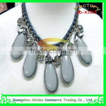 Classic vintage Elliptic Type Jewel Gray Chunky Pendant Statement Necklace