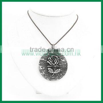 Embossed Rose Pendant Antique Necklace photo-2