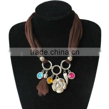 2014 fabirc cloth scarf with charm