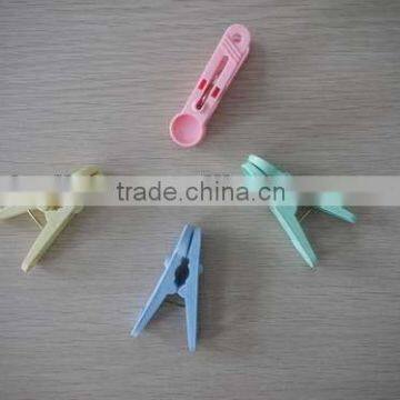 high quality and durable colored plastic clip