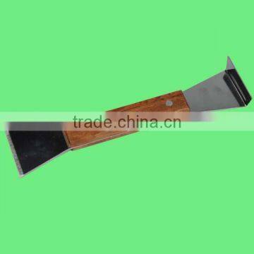 Hive tool chisel with wooden handle