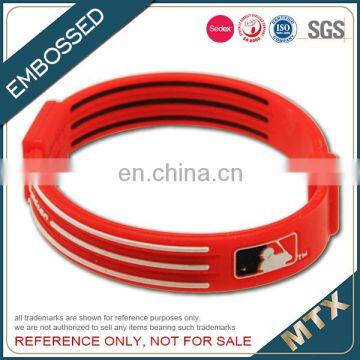 Embossed silicone wristabnd bracelet with color supplier