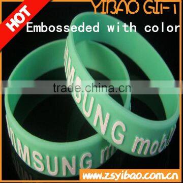 2015 custom logo embossed silicone bracelets silicone wristband