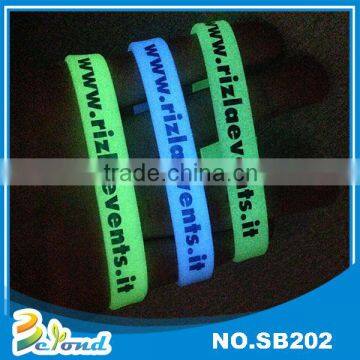 2016 Hot selling low price soft glowing silicone bracelets