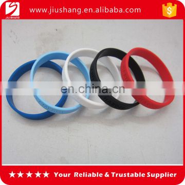 New custom design healthy thin silicone bracelet with debossed logo