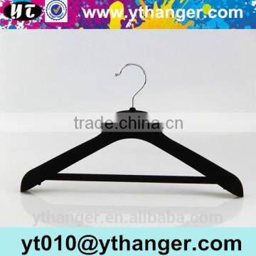 YY0451 Black Mens t Shirts Plastic Hanger Velvet Thin Clothes Hanger With Logo photo-4