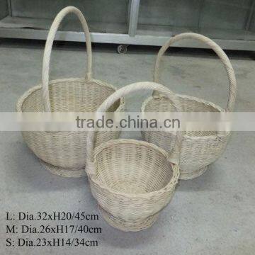 Round rattan basket with stand