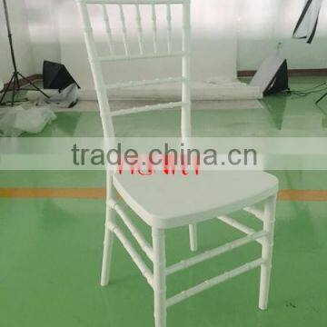 WHITE PLASTIC RESIN CHIAVARI CHAIR FOR OUTDOOR WEDDING