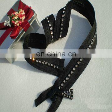 Fashionable rhinestone plastic zipper with custom diamond zipper pull for bags