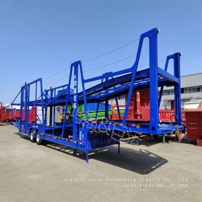 Six vehicles transport semi-trailers, small cage trucks transport semi-trailers